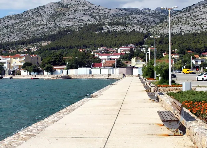 6587b * Starigrad Paklenica