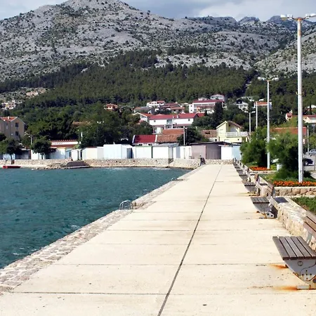 6587b * Starigrad Paklenica